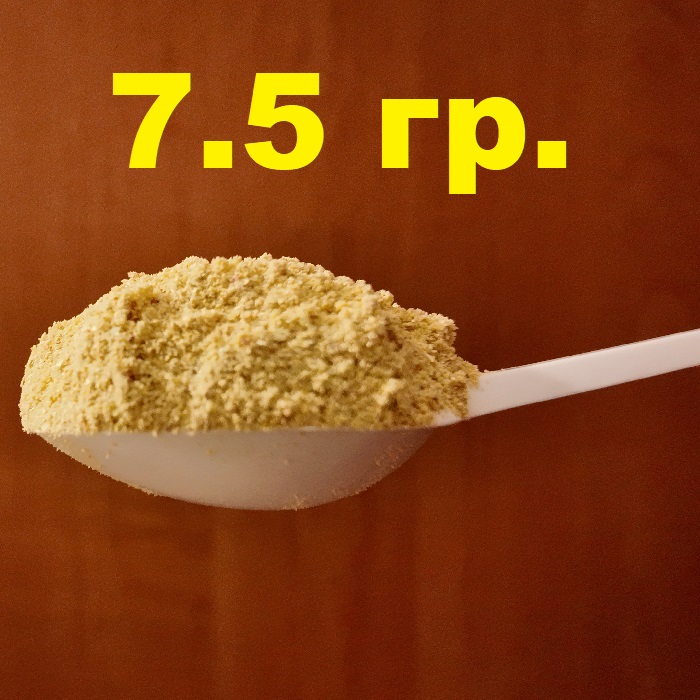 Порошок красного мухомора в ложке. Вес = 7.5 гр.